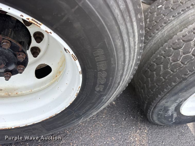 image for item DM1986 2019 Volvo VNR semi truck