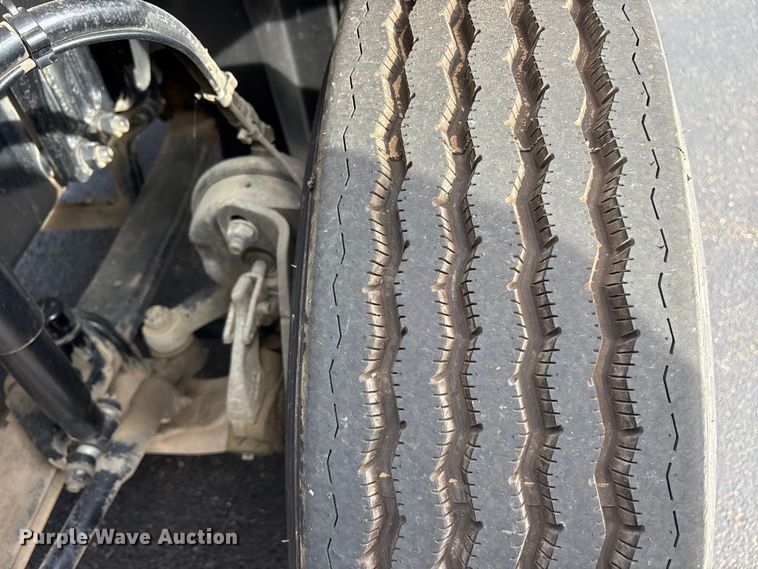 image for item DM1986 2019 Volvo VNR semi truck