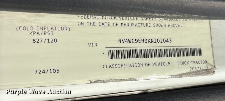 image for item DM1986 2019 Volvo VNR semi truck