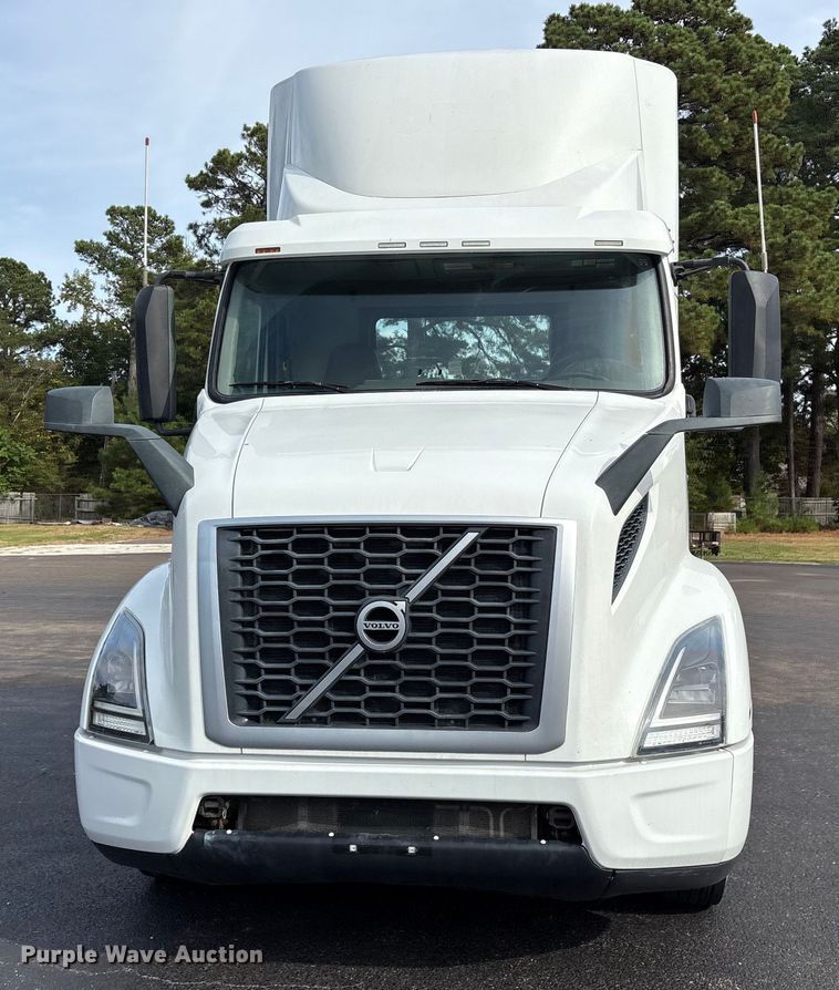 image for item DM1987 2019 Volvo VNR semi truck