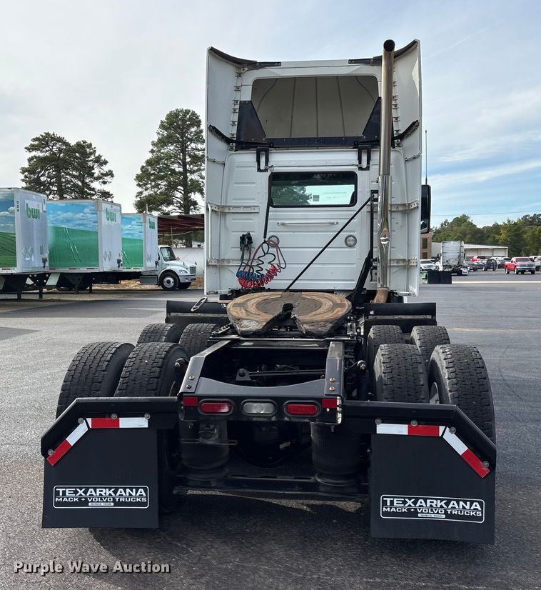 image for item DM1987 2019 Volvo VNR semi truck