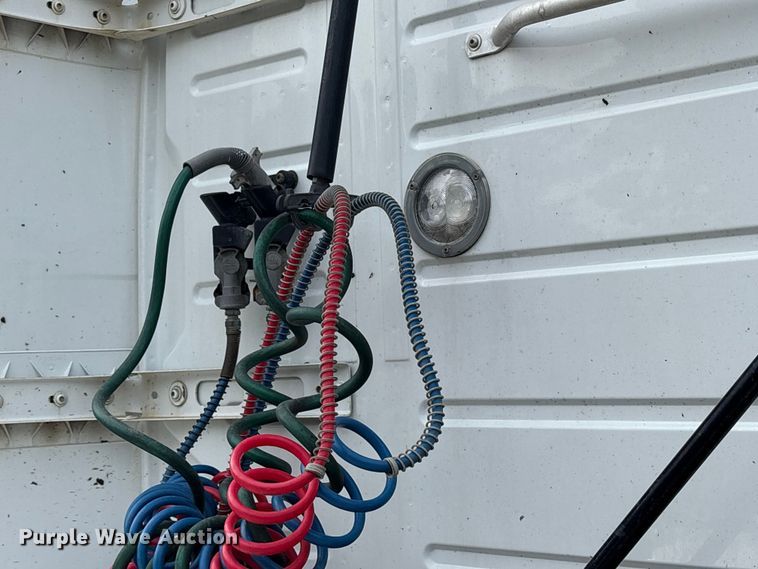 image for item DM1987 2019 Volvo VNR semi truck