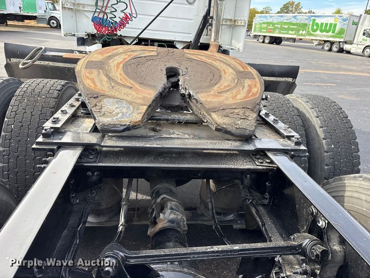 image for item DM1987 2019 Volvo VNR semi truck