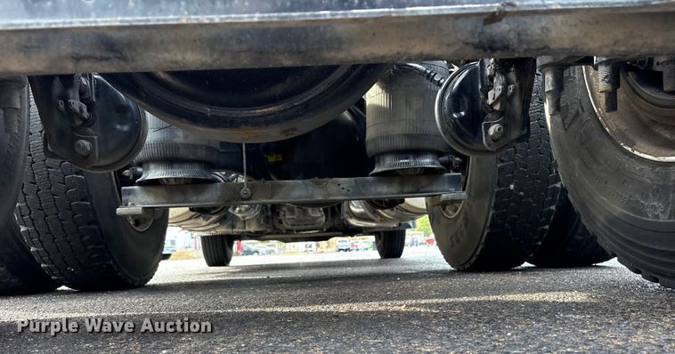 image for item DM1987 2019 Volvo VNR semi truck