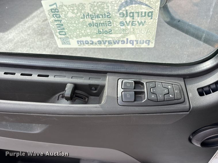 image for item DM1987 2019 Volvo VNR semi truck