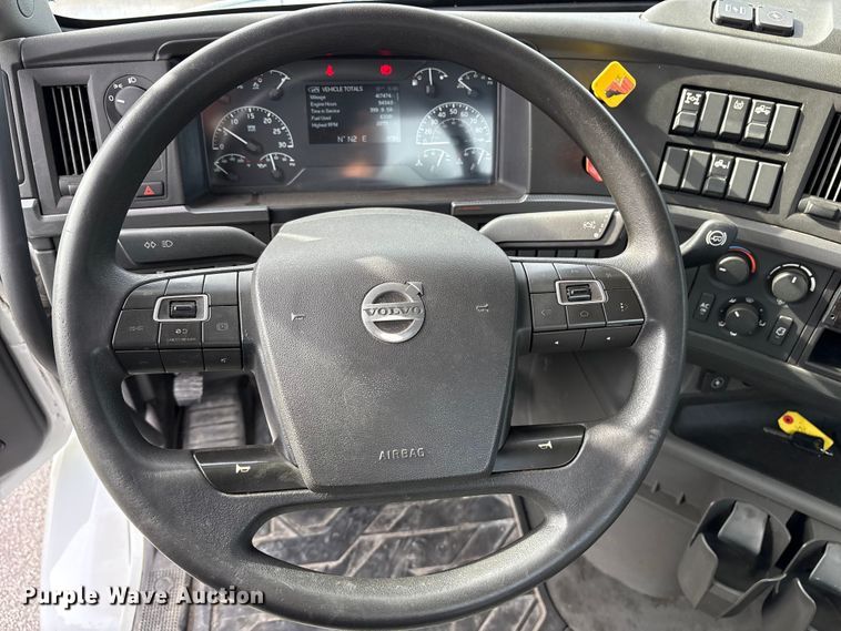 image for item DM1987 2019 Volvo VNR semi truck