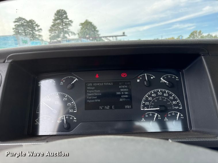 image for item DM1987 2019 Volvo VNR semi truck