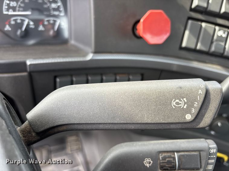 image for item DM1987 2019 Volvo VNR semi truck