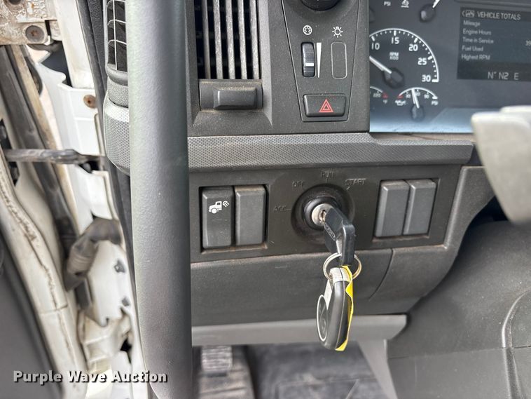 image for item DM1987 2019 Volvo VNR semi truck