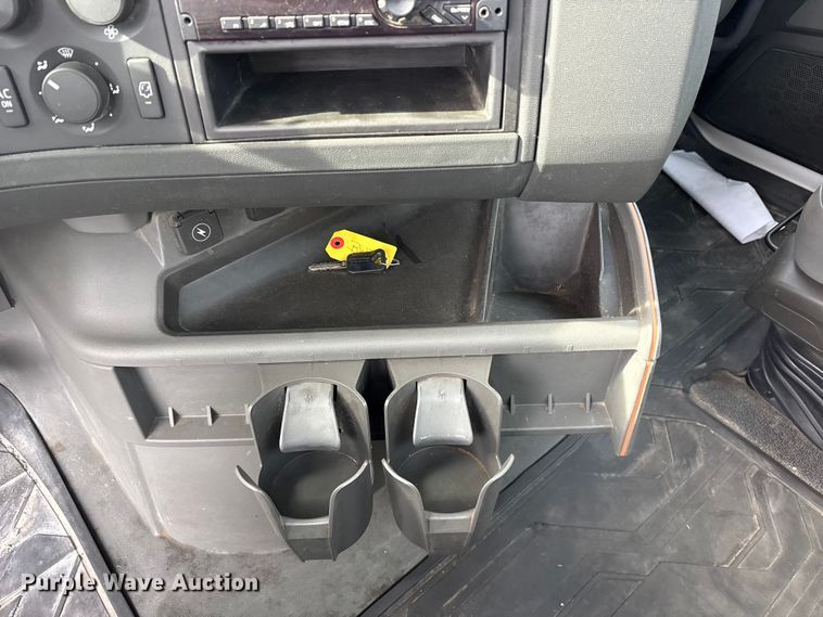 image for item DM1987 2019 Volvo VNR semi truck