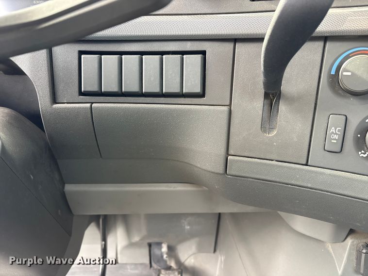 image for item DM1987 2019 Volvo VNR semi truck