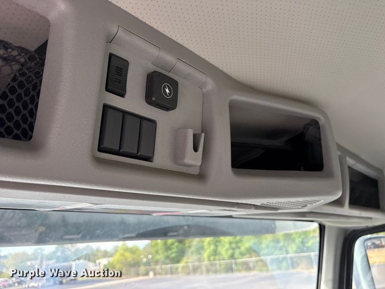 image for item DM1987 2019 Volvo VNR semi truck