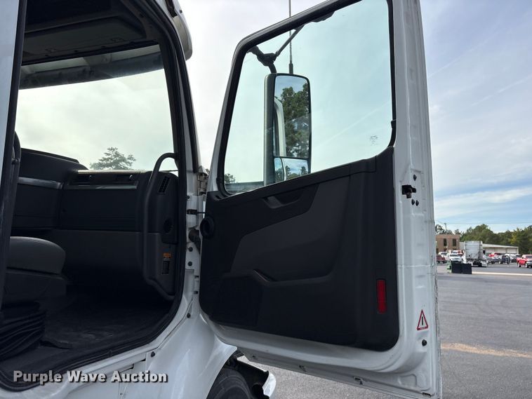 image for item DM1987 2019 Volvo VNR semi truck