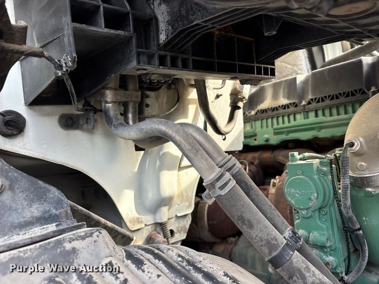 image for item DM1987 2019 Volvo VNR semi truck