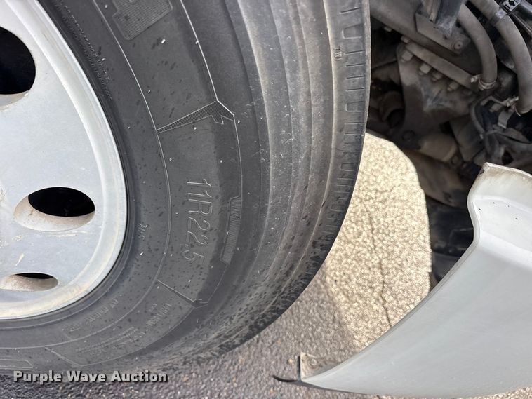 image for item DM1987 2019 Volvo VNR semi truck