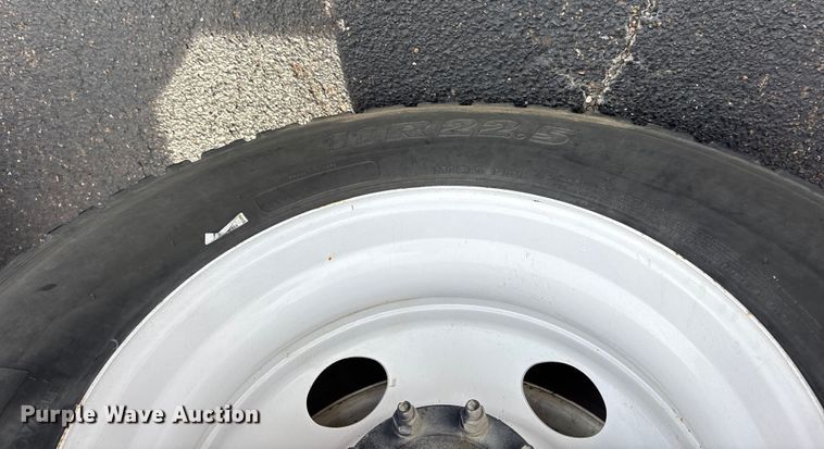 image for item DM1987 2019 Volvo VNR semi truck