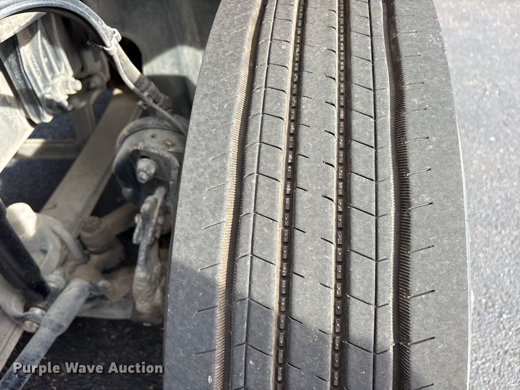 image for item DM1987 2019 Volvo VNR semi truck