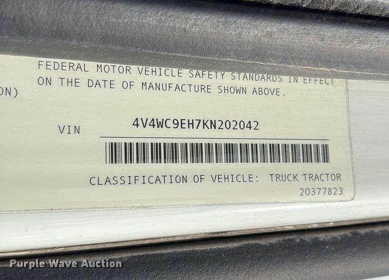 image for item DM1987 2019 Volvo VNR semi truck