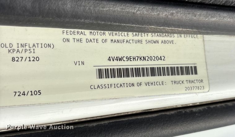 image for item DM1987 2019 Volvo VNR semi truck