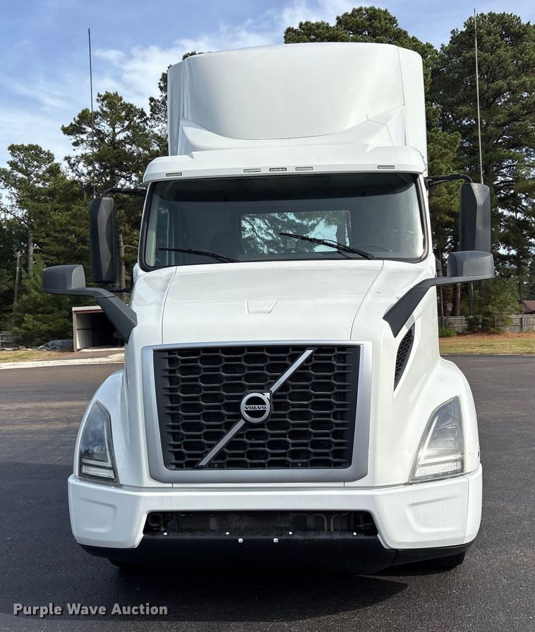 image for item DM1988 2019 Volvo VNR semi truck