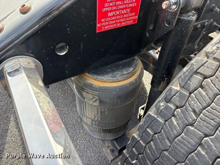 image for item DM1988 2019 Volvo VNR semi truck