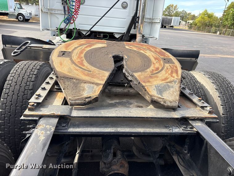 image for item DM1988 2019 Volvo VNR semi truck