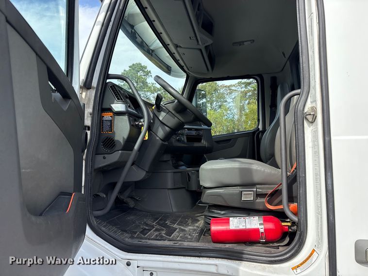 image for item DM1988 2019 Volvo VNR semi truck