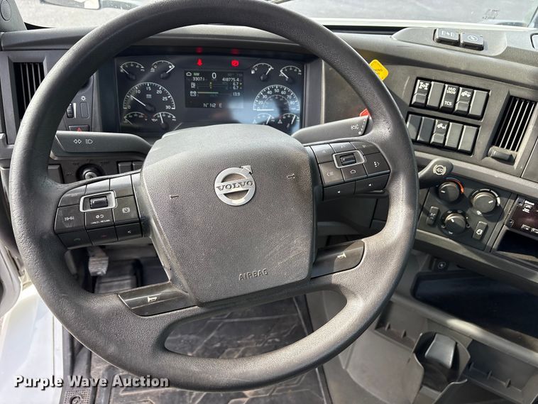 image for item DM1988 2019 Volvo VNR semi truck