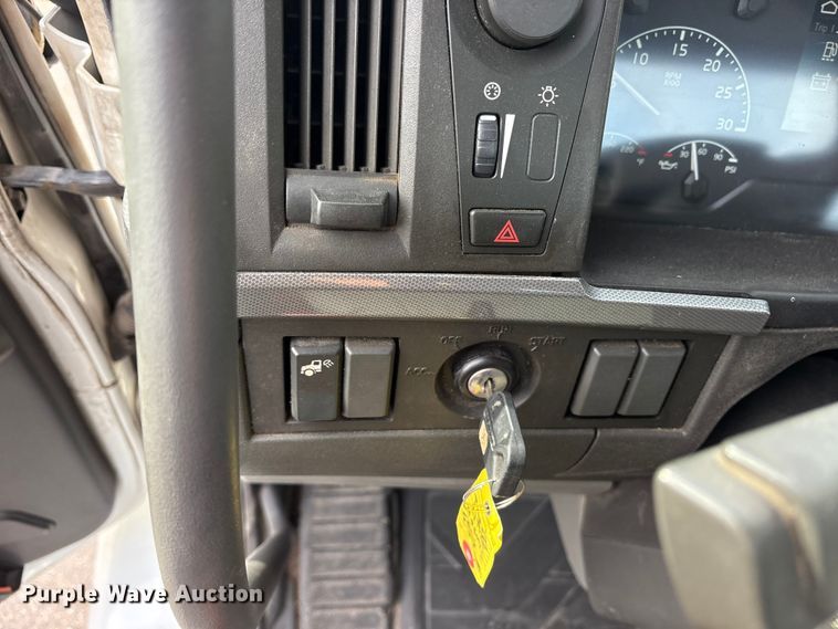 image for item DM1988 2019 Volvo VNR semi truck