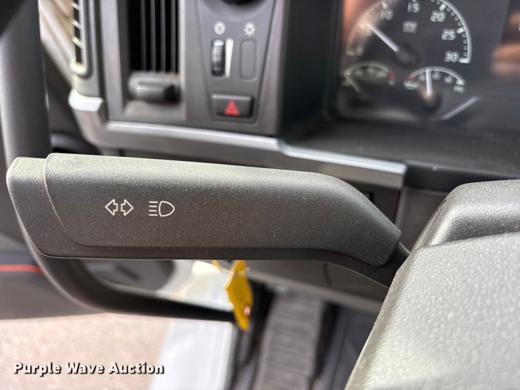 image for item DM1988 2019 Volvo VNR semi truck