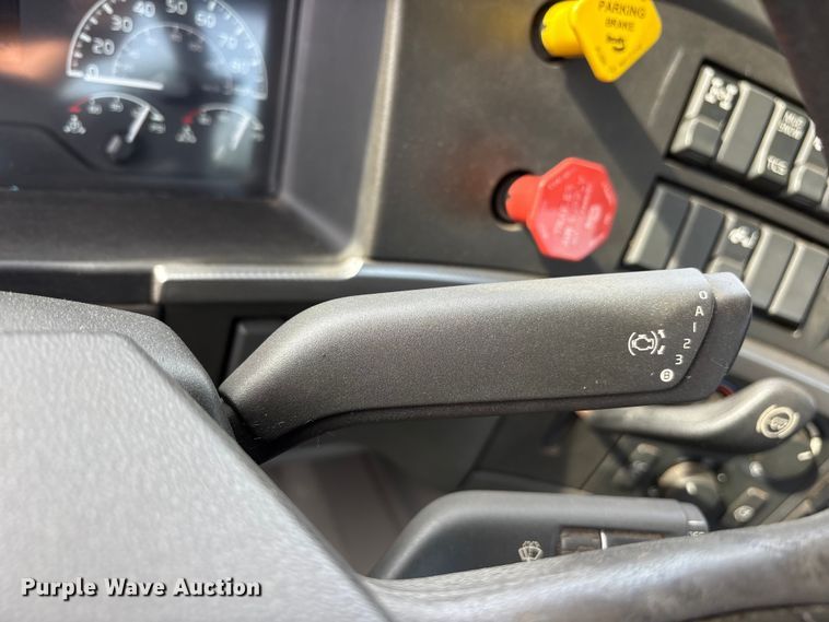 image for item DM1988 2019 Volvo VNR semi truck