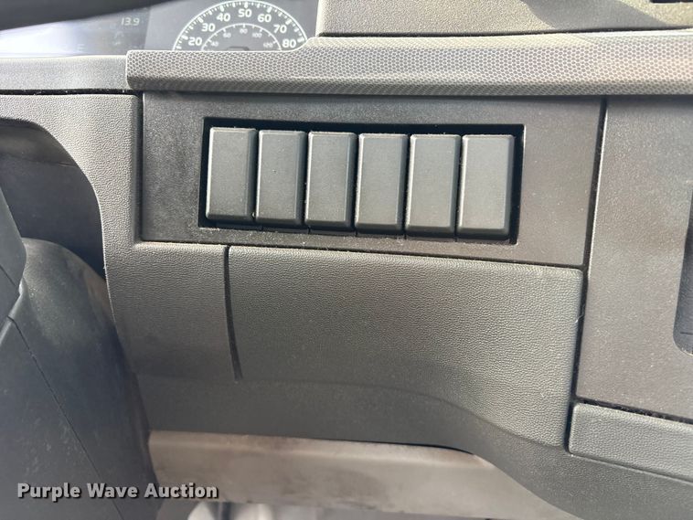 image for item DM1988 2019 Volvo VNR semi truck