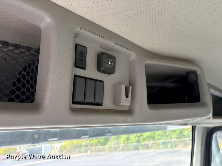 image for item DM1988 2019 Volvo VNR semi truck