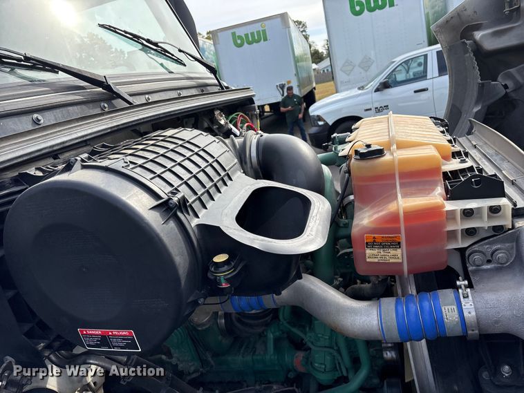 image for item DM1988 2019 Volvo VNR semi truck