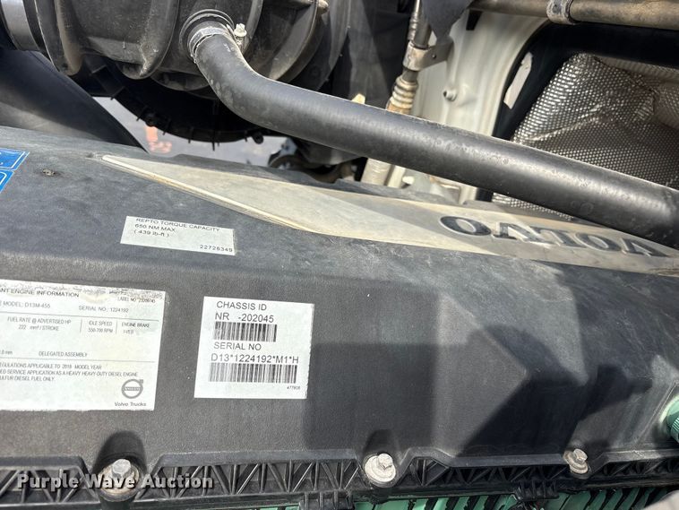 image for item DM1988 2019 Volvo VNR semi truck