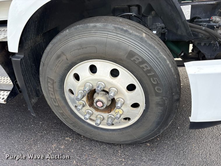 image for item DM1988 2019 Volvo VNR semi truck