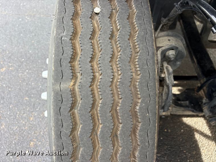 image for item DM1988 2019 Volvo VNR semi truck