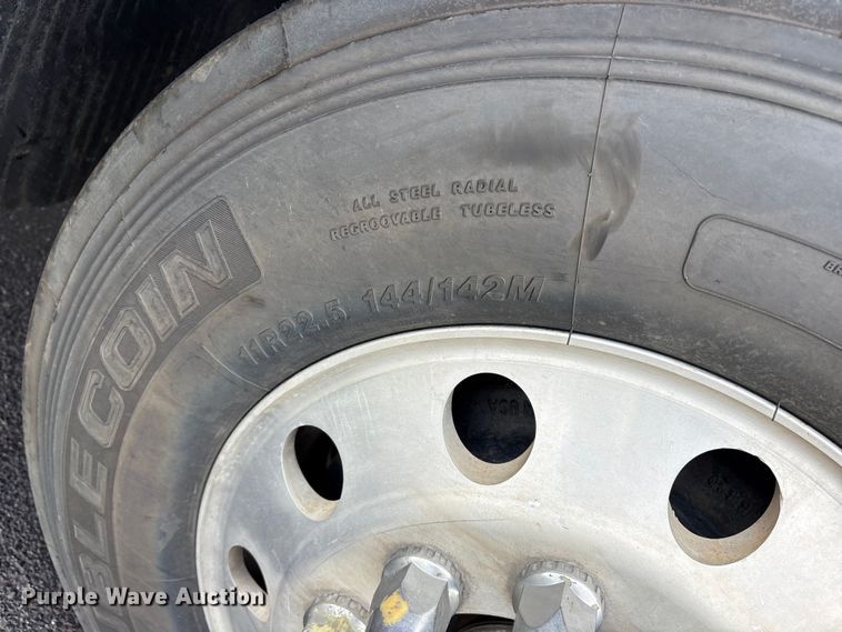 image for item DM1988 2019 Volvo VNR semi truck