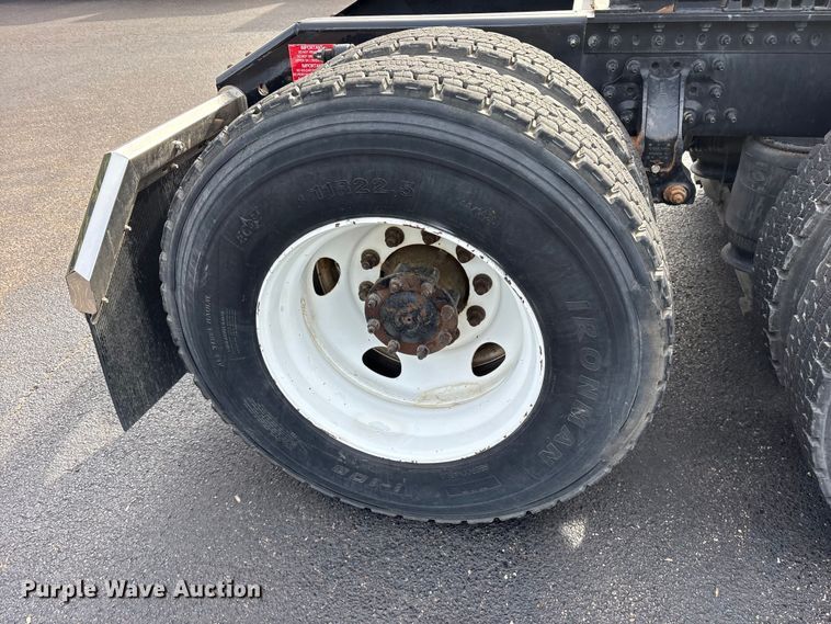 image for item DM1988 2019 Volvo VNR semi truck