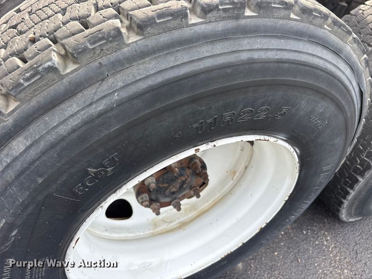 image for item DM1988 2019 Volvo VNR semi truck