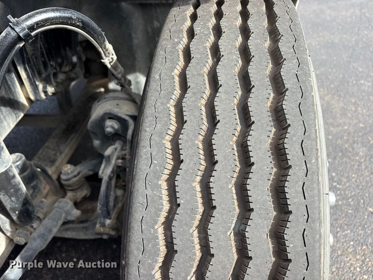 image for item DM1988 2019 Volvo VNR semi truck