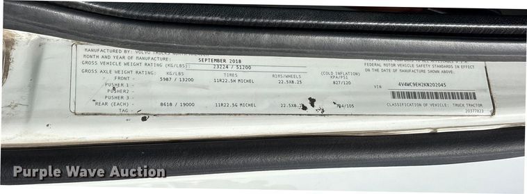 image for item DM1988 2019 Volvo VNR semi truck