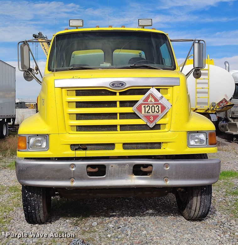 image for item DP5104 1998 Ford L8000 fuel truck
