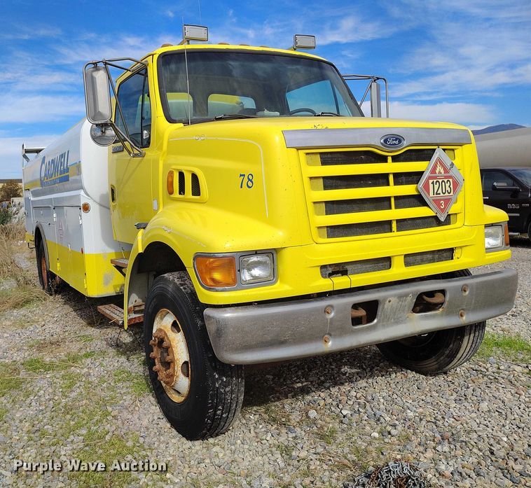 image for item DP5104 1998 Ford L8000 fuel truck