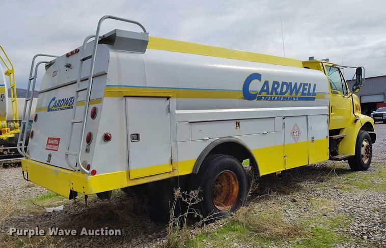 image for item DP5104 1998 Ford L8000 fuel truck