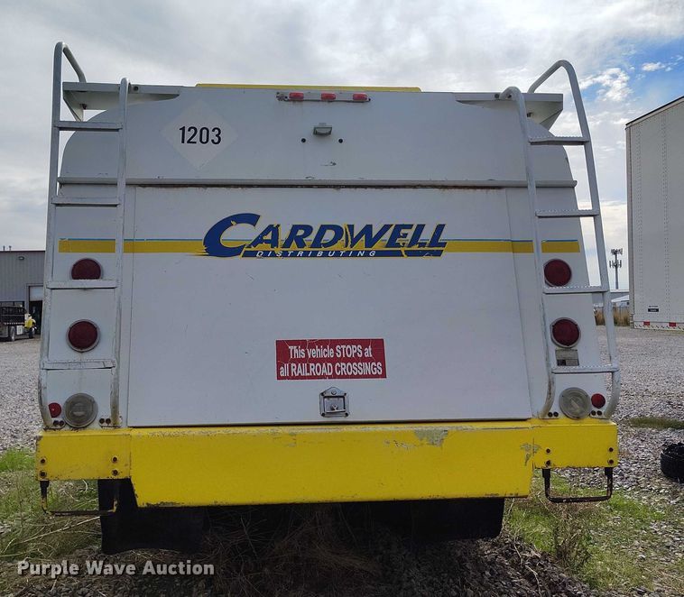 image for item DP5104 1998 Ford L8000 fuel truck