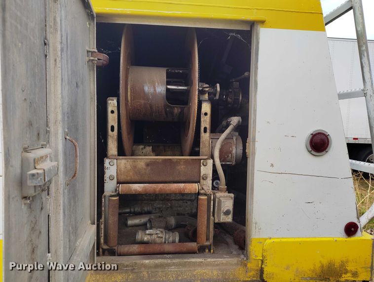 image for item DP5104 1998 Ford L8000 fuel truck