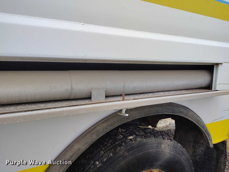 image for item DP5104 1998 Ford L8000 fuel truck