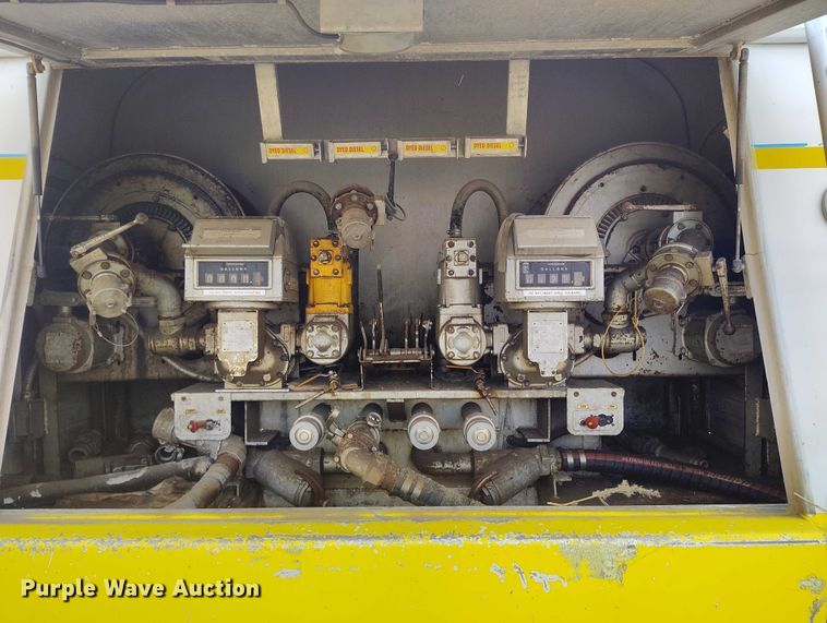 image for item DP5104 1998 Ford L8000 fuel truck