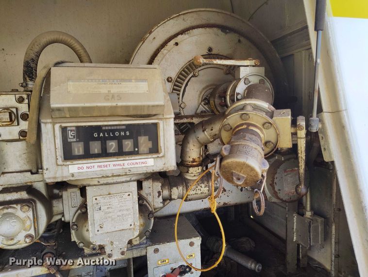 image for item DP5104 1998 Ford L8000 fuel truck